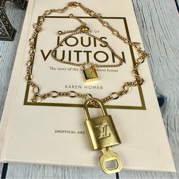 Louis Vuitton vintage lock and key necklace with bracelet - Picture 1 of 5